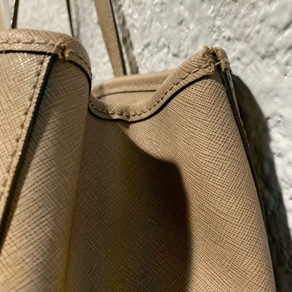 Michael Kors large purse 👜 - Picture 6 of 8